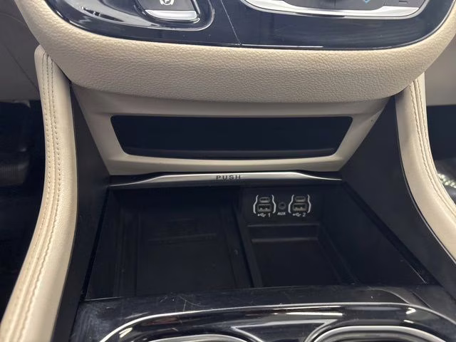2021 Bright White Clearcoat Chrysler Pacifica Limited AWD Van