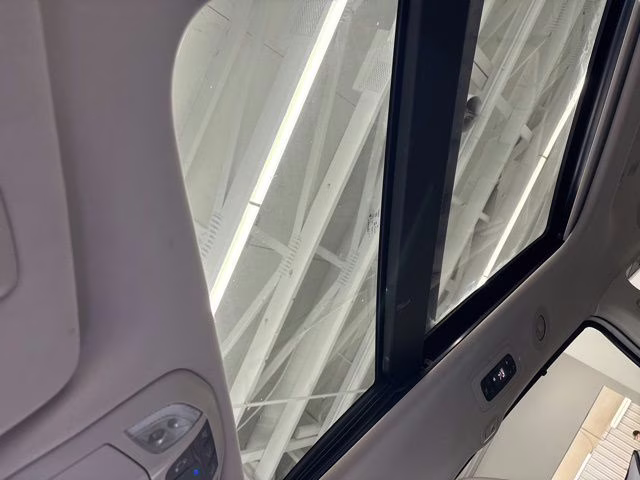 2021 Bright White Clearcoat Chrysler Pacifica Limited AWD Van