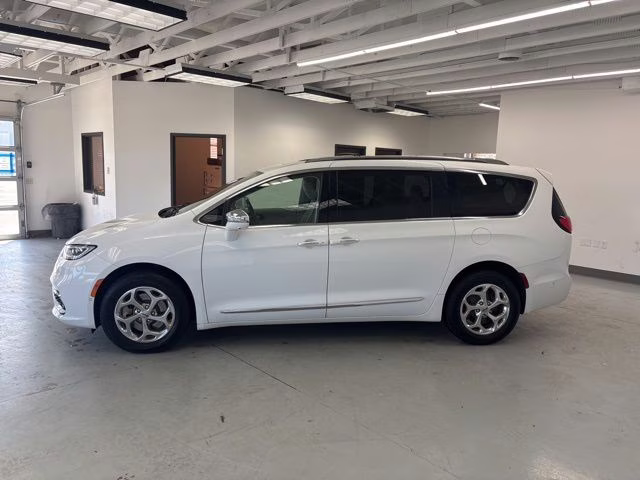 2021 Bright White Clearcoat Chrysler Pacifica Limited AWD Van