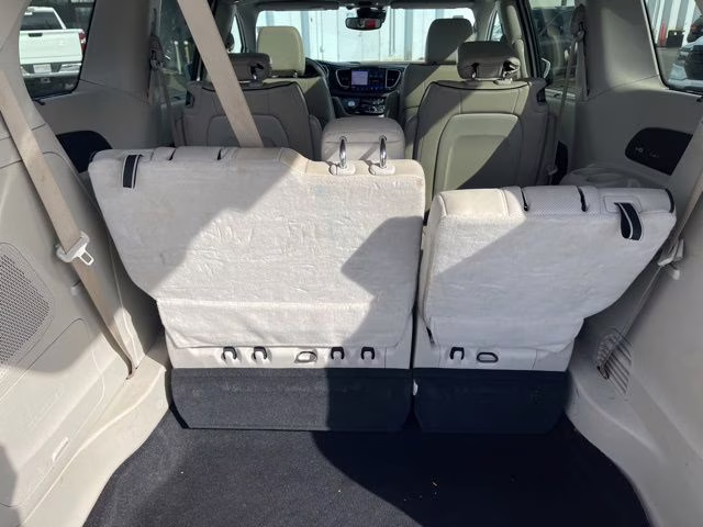 2021 Bright White Clearcoat Chrysler Pacifica Limited AWD Van