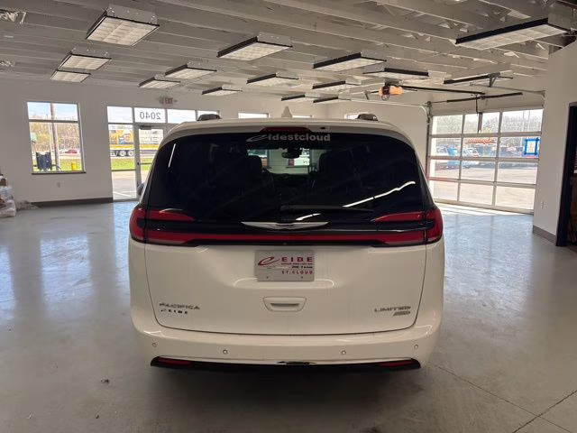 2021 Bright White Clearcoat Chrysler Pacifica Limited AWD Van