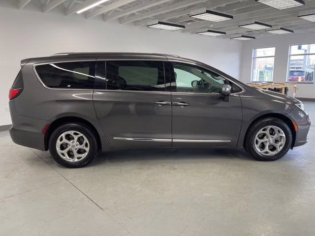 2021 Granite Crystal Metallic Clearcoat Chrysler Pacifica Limited AWD Van