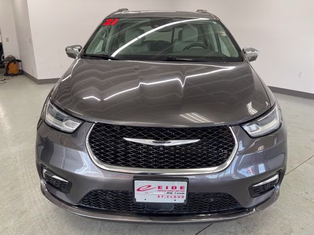 2021 Granite Crystal Metallic Clearcoat Chrysler Pacifica Limited AWD Van