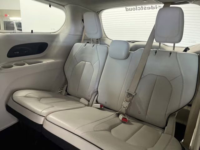 2021 Granite Crystal Metallic Clearcoat Chrysler Pacifica Limited AWD Van