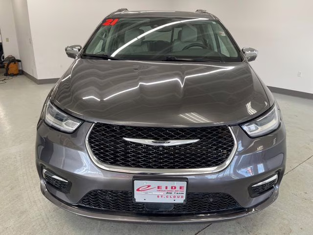 2021 Granite Crystal Metallic Clearcoat Chrysler Pacifica Limited AWD Van