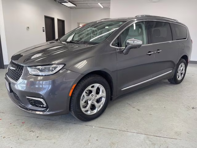 2021 Granite Crystal Metallic Clearcoat Chrysler Pacifica Limited AWD Van