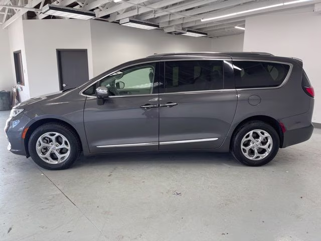 2021 Granite Crystal Metallic Clearcoat Chrysler Pacifica Limited AWD Van