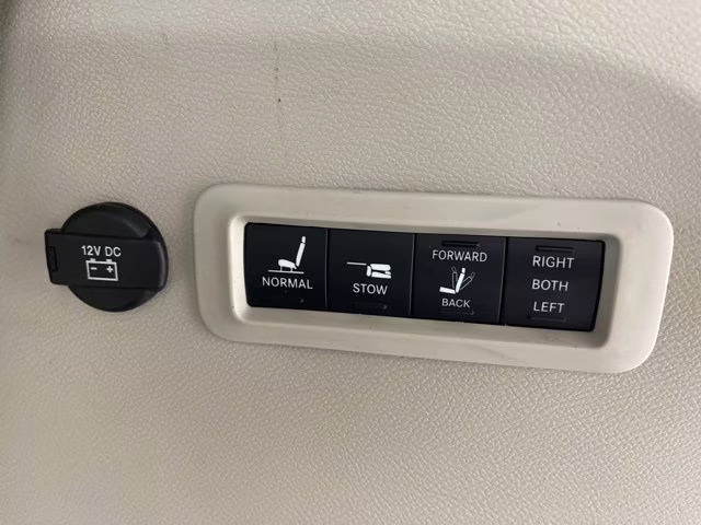 2021 Ceramic Gray Clearcoat Chrysler Pacifica Limited AWD Van