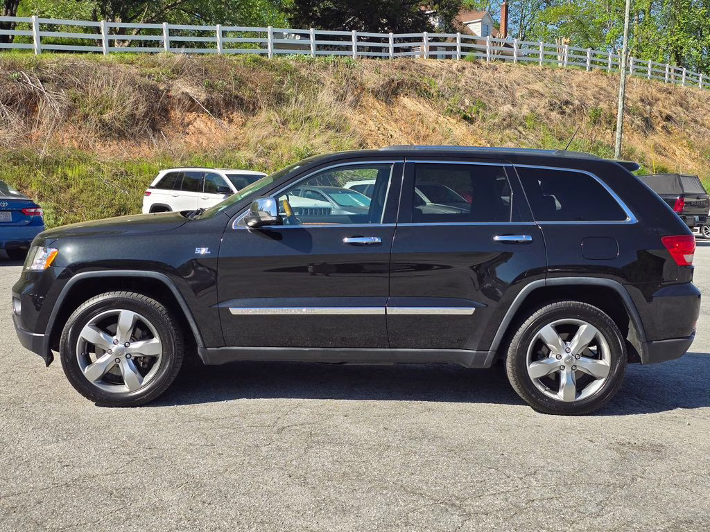 2013 Brilliant Black Crystal Pearlcoat Jeep Grand Cherokee Overland 4X4 SUV