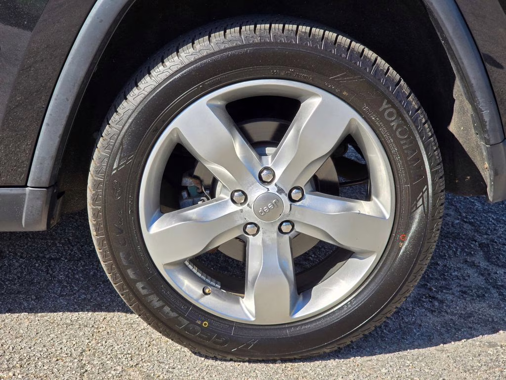 2013 Brilliant Black Crystal Pearlcoat Jeep Grand Cherokee Overland 4X4 SUV