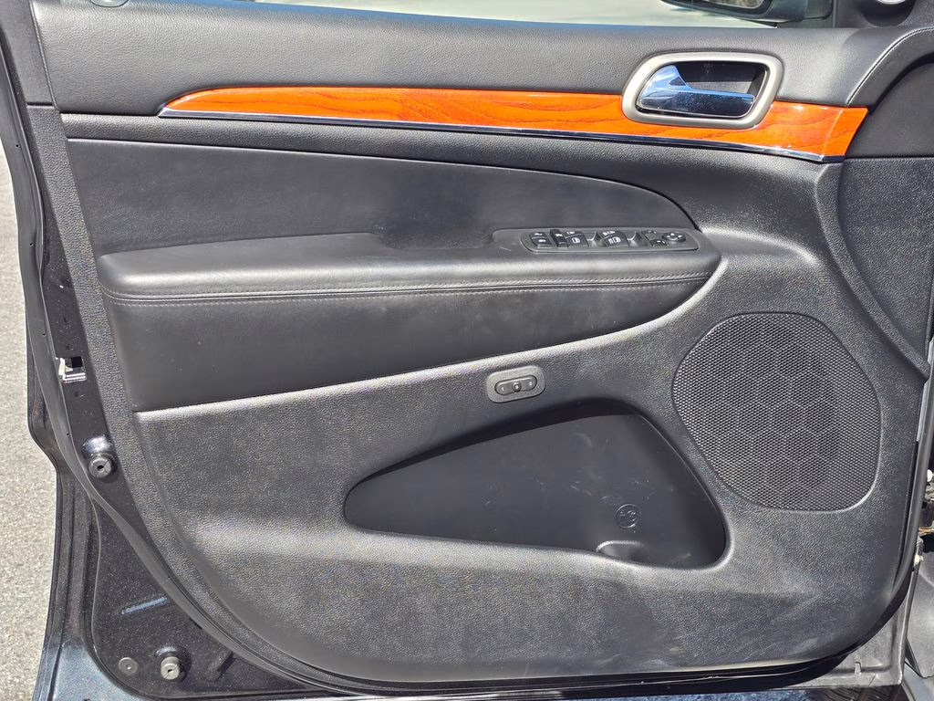 2013 Brilliant Black Crystal Pearlcoat Jeep Grand Cherokee Overland 4X4 SUV