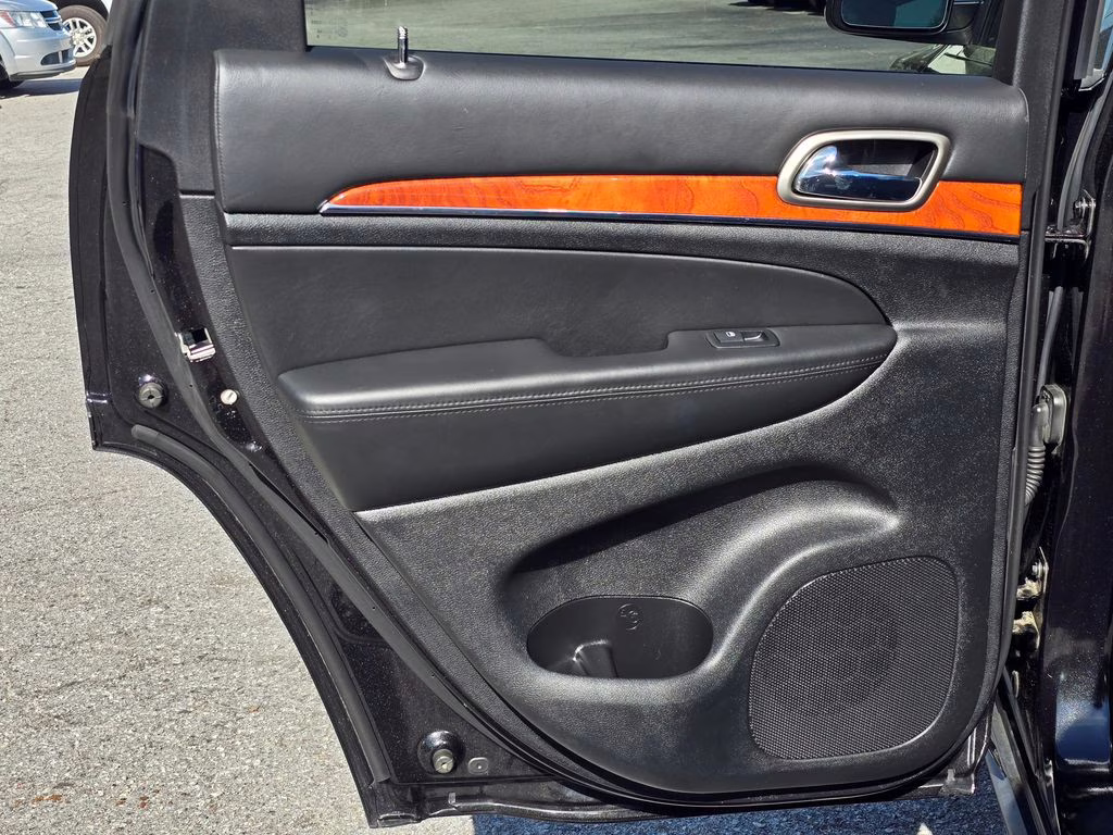 2013 Brilliant Black Crystal Pearlcoat Jeep Grand Cherokee Overland 4X4 SUV