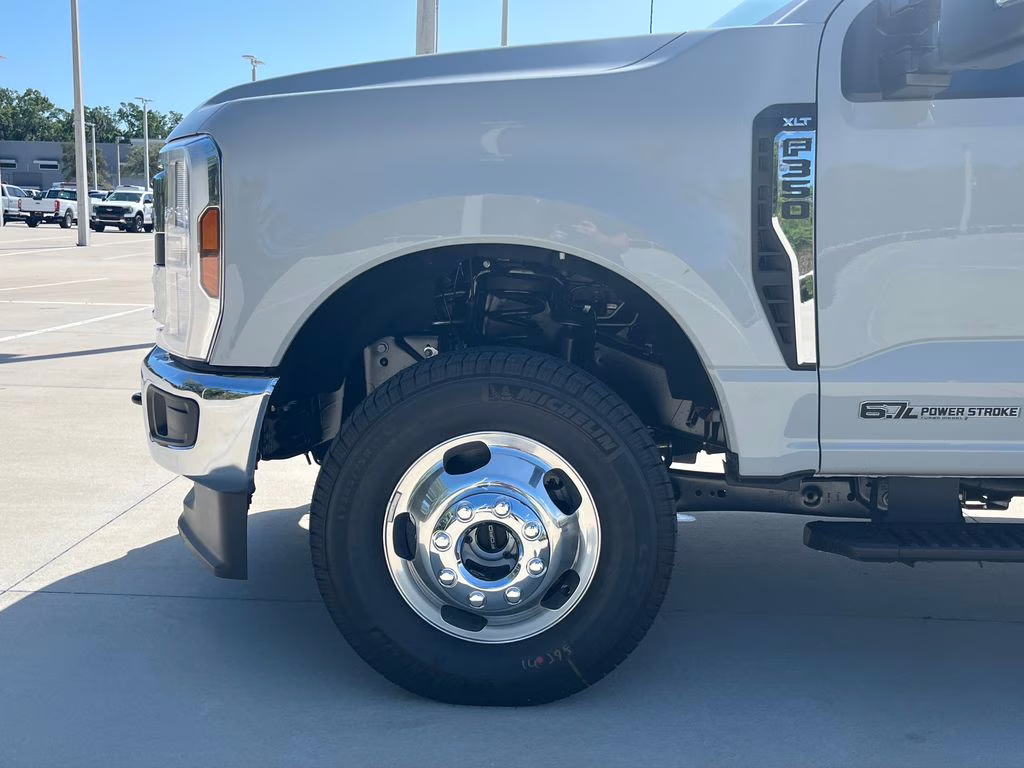 2026 Avalanche Ford Super Duty F-350 DRW XLT 4X4 Truck