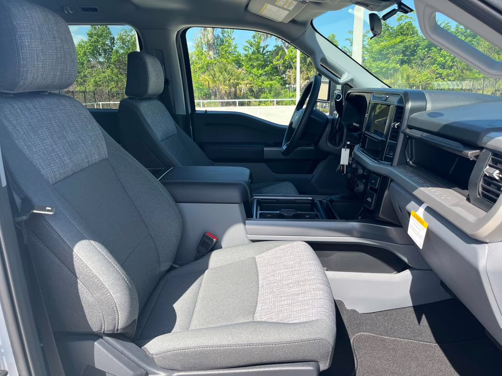 2026 Avalanche Ford Super Duty F-350 DRW XLT 4X4 Truck