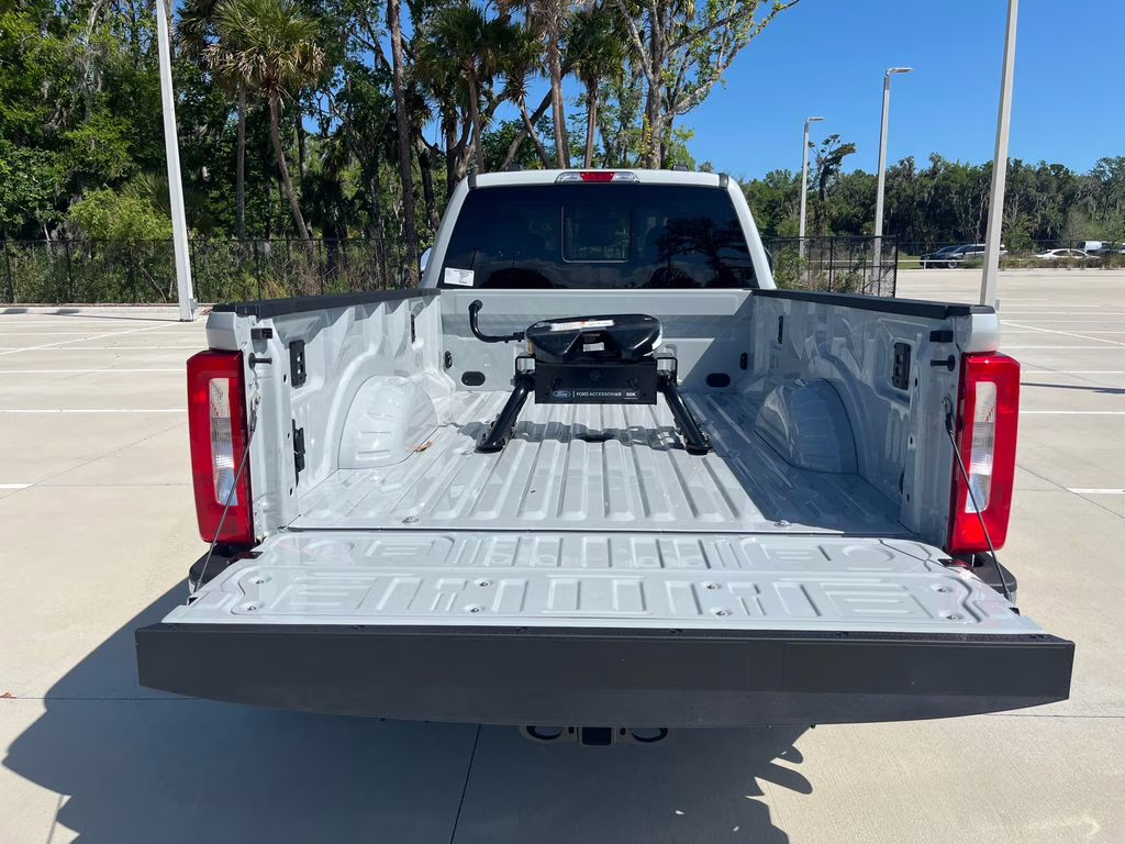 2026 Avalanche Ford Super Duty F-350 DRW XLT 4X4 Truck