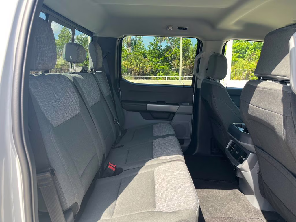 2026 Avalanche Ford Super Duty F-350 DRW XLT 4X4 Truck