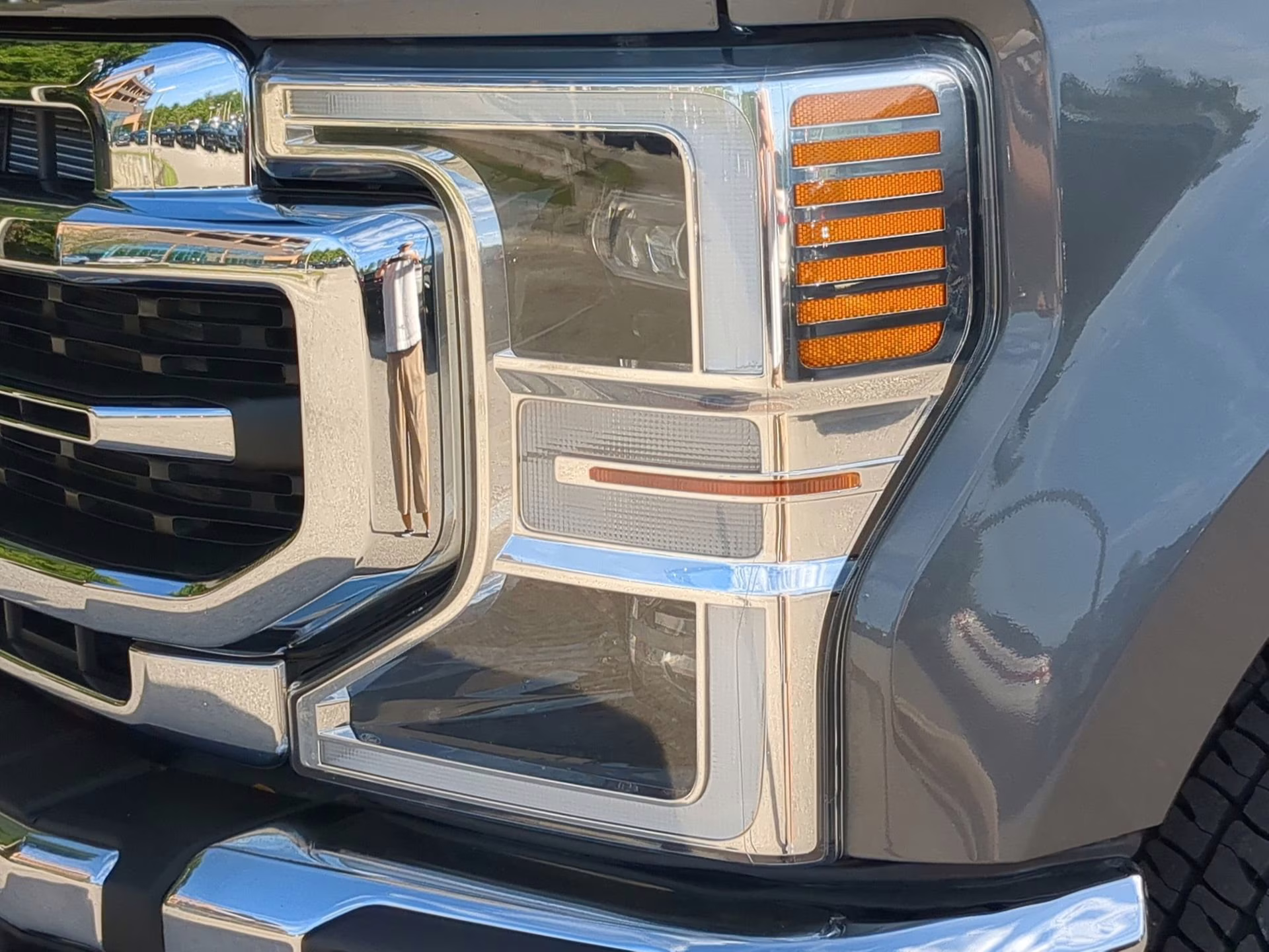 2022 Carbonized Gray Metallic Ford Super Duty F-250 SRW LARIAT Crew Cab Pickup 4X4 Truck