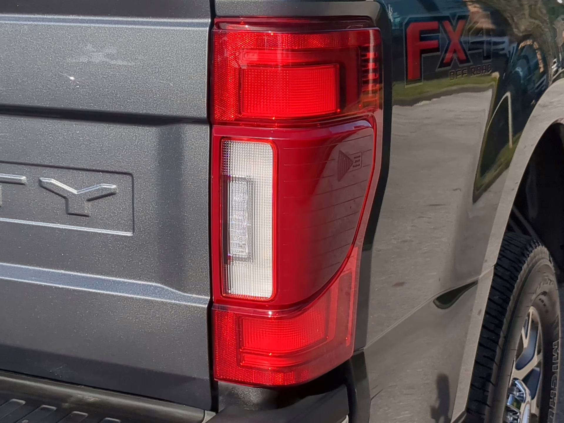 2022 Carbonized Gray Metallic Ford Super Duty F-250 SRW LARIAT Crew Cab Pickup 4X4 Truck