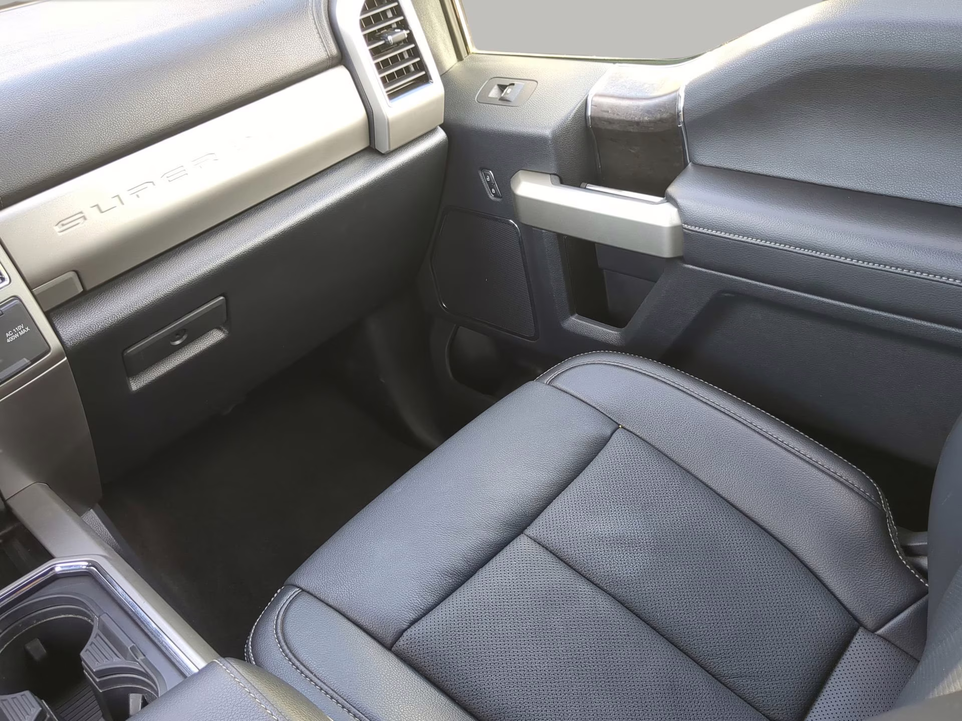2022 Carbonized Gray Metallic Ford Super Duty F-250 SRW LARIAT Crew Cab Pickup 4X4 Truck