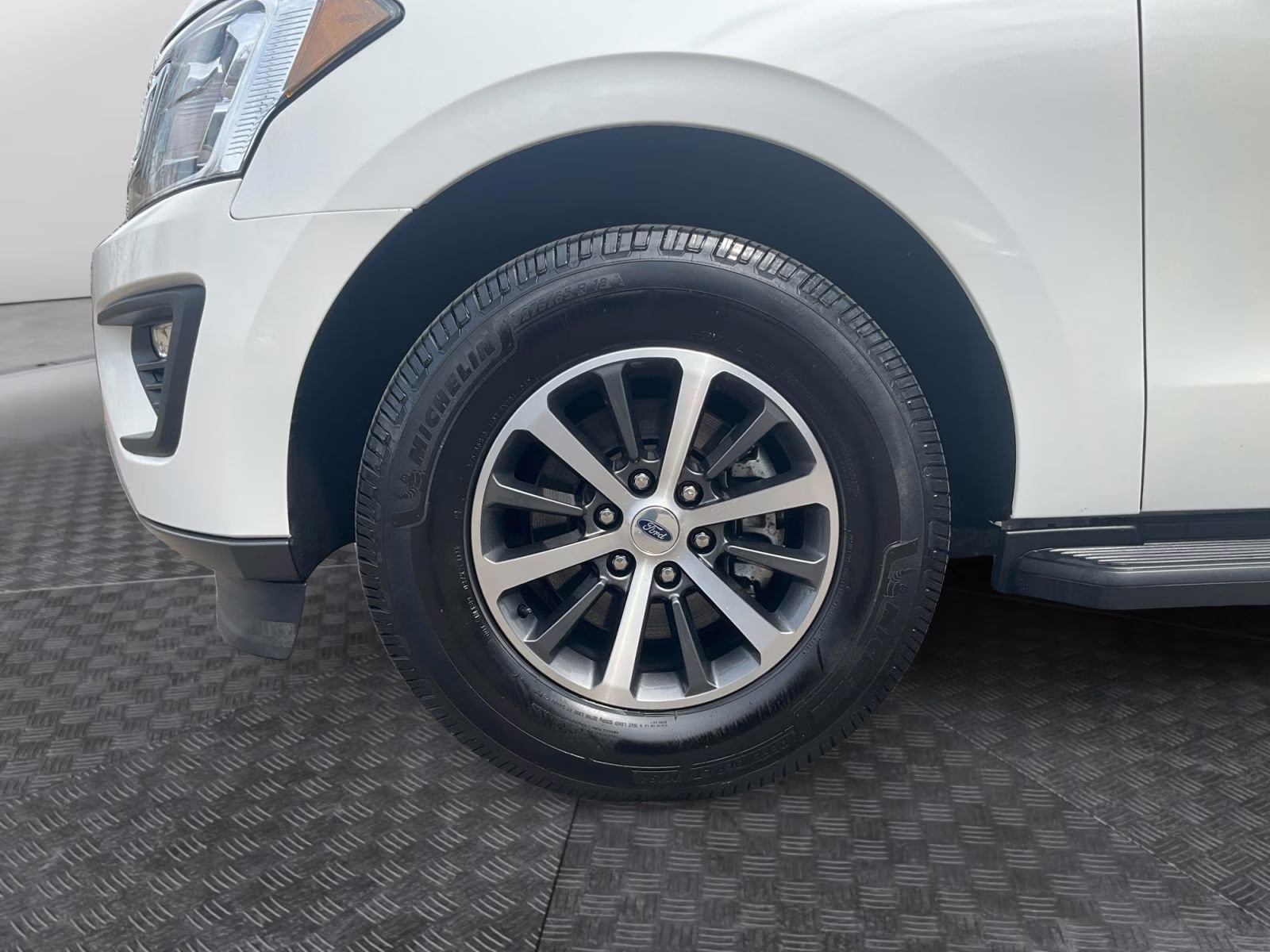 2020 White Metallic Ford Expedition XLT 4X4 SUV