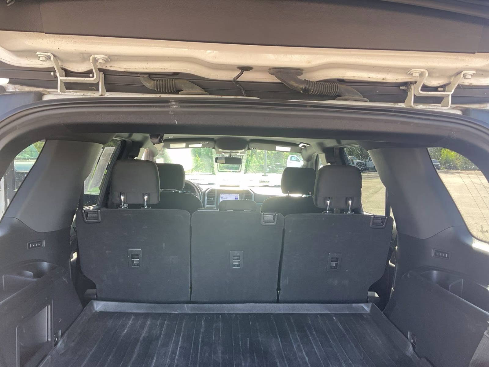 2020 White Metallic Ford Expedition XLT 4X4 SUV