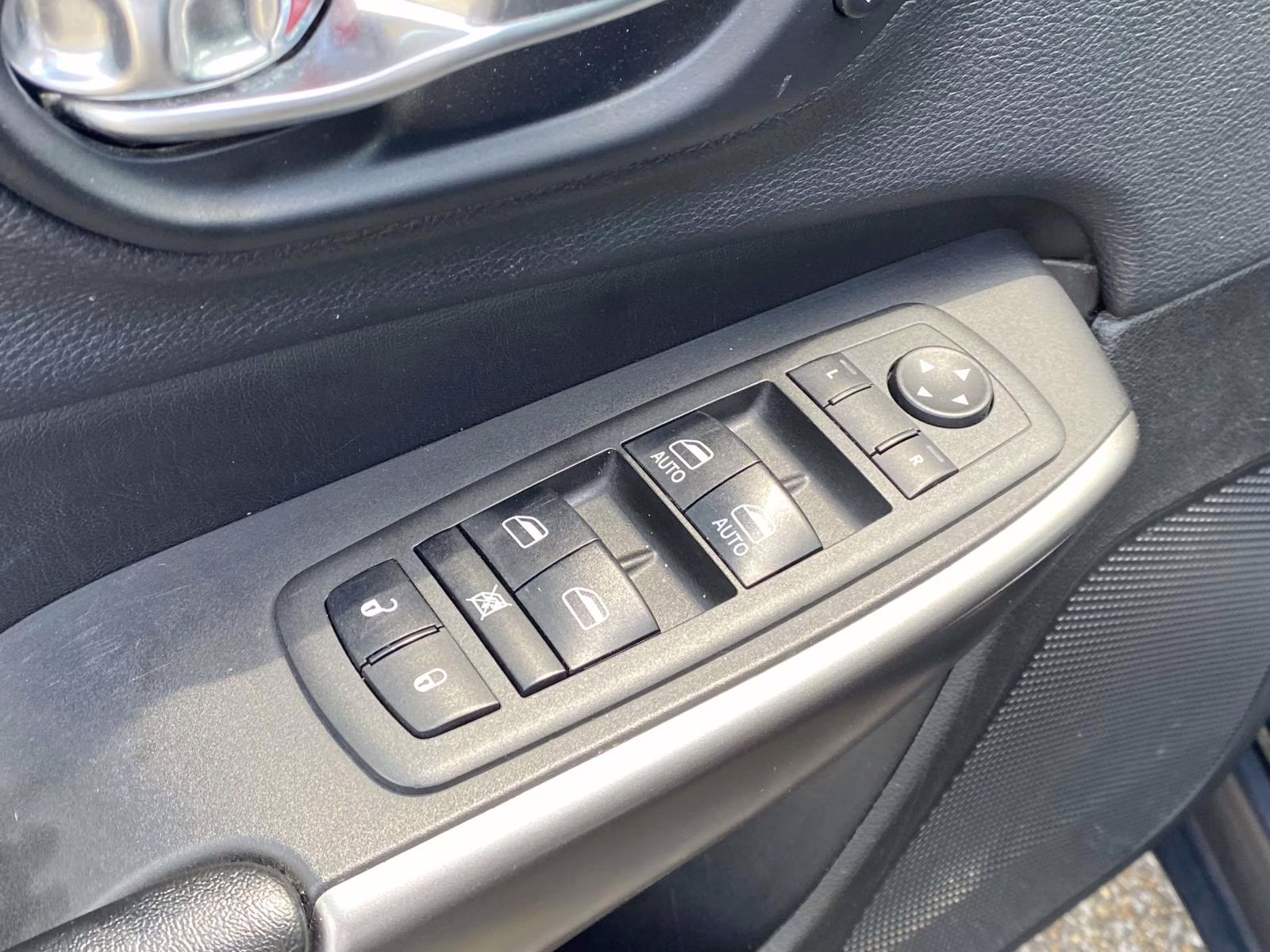 2019 Diamond Black Crystal Pearlcoat Jeep Cherokee Limited 4X4 SUV