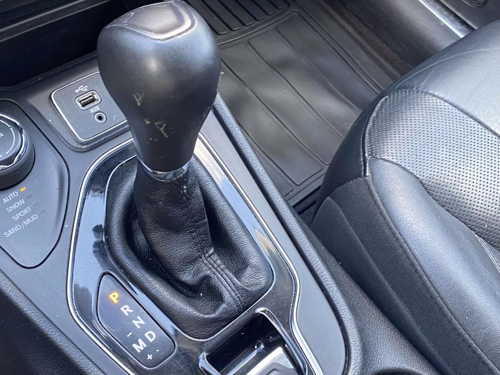 2019 Diamond Black Crystal Pearlcoat Jeep Cherokee Limited 4X4 SUV