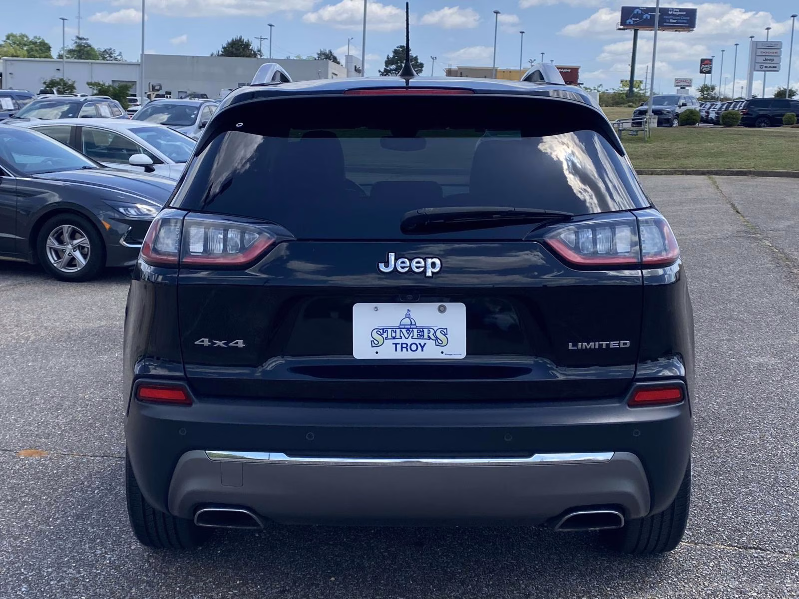 2019 Diamond Black Crystal Pearlcoat Jeep Cherokee Limited 4X4 SUV
