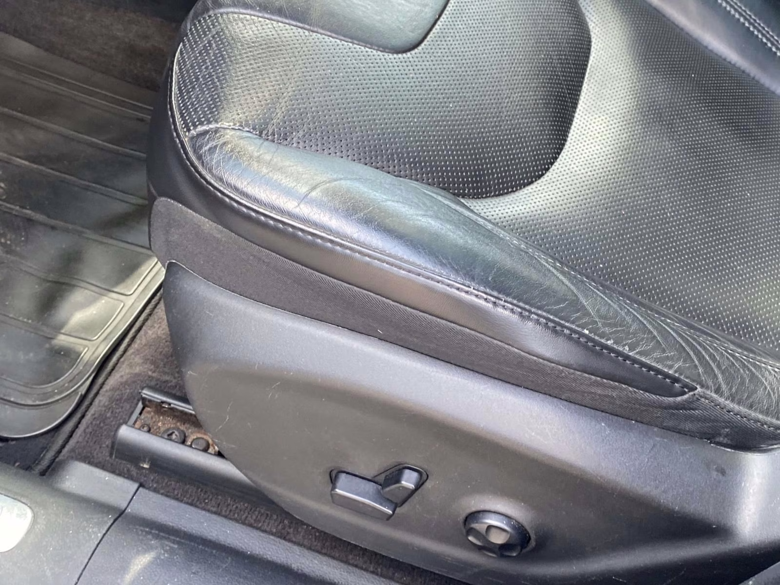 2019 Diamond Black Crystal Pearlcoat Jeep Cherokee Limited 4X4 SUV