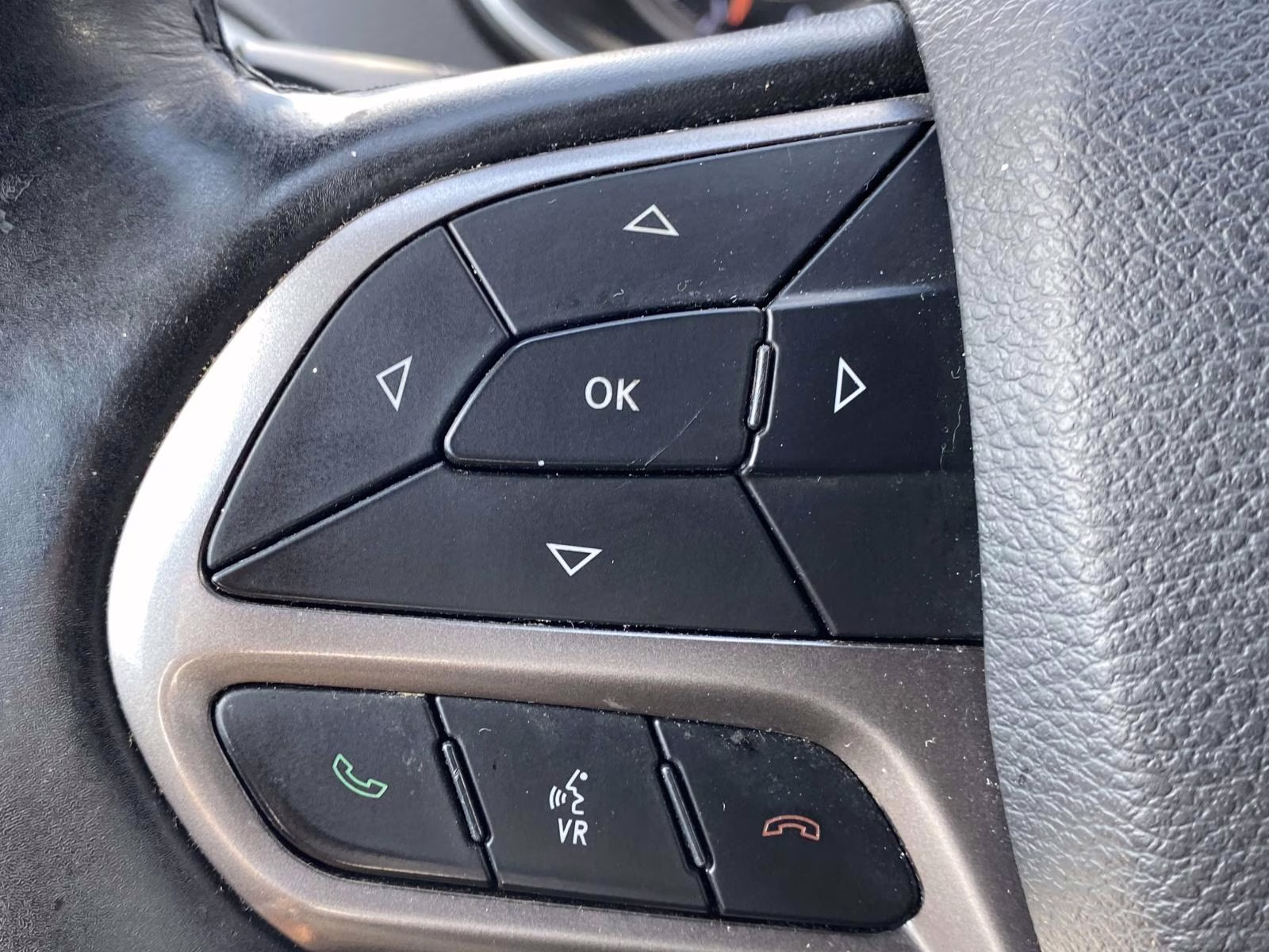 2019 Diamond Black Crystal Pearlcoat Jeep Cherokee Limited 4X4 SUV