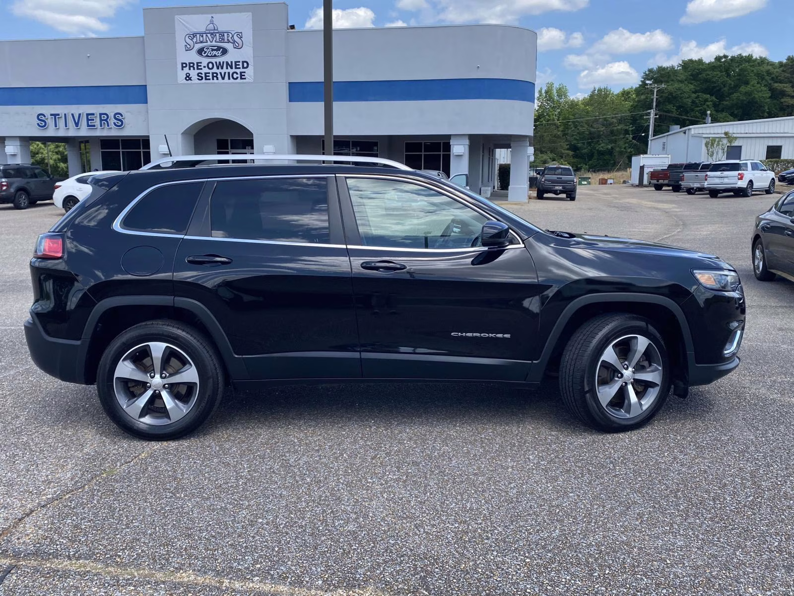 2019 Diamond Black Crystal Pearlcoat Jeep Cherokee Limited 4X4 SUV