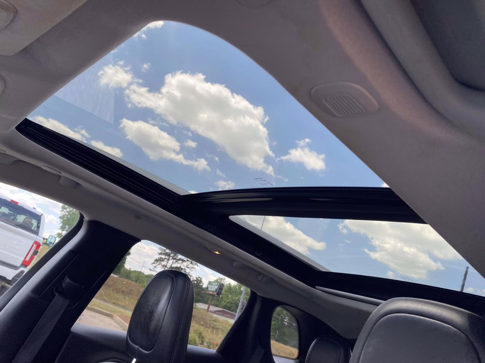 2019 Diamond Black Crystal Pearlcoat Jeep Cherokee Limited 4X4 SUV