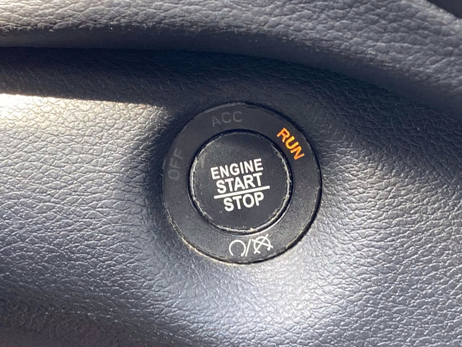 2019 Diamond Black Crystal Pearlcoat Jeep Cherokee Limited 4X4 SUV