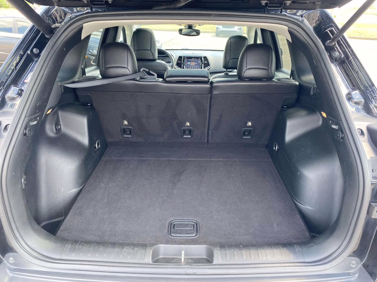 2019 Diamond Black Crystal Pearlcoat Jeep Cherokee Limited 4X4 SUV