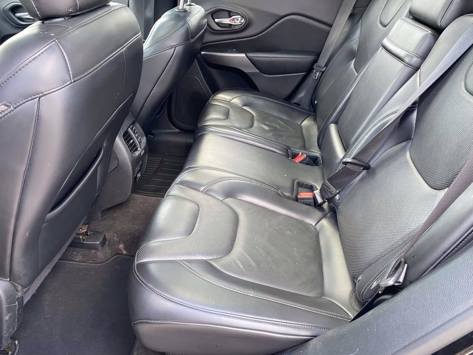 2019 Diamond Black Crystal Pearlcoat Jeep Cherokee Limited 4X4 SUV