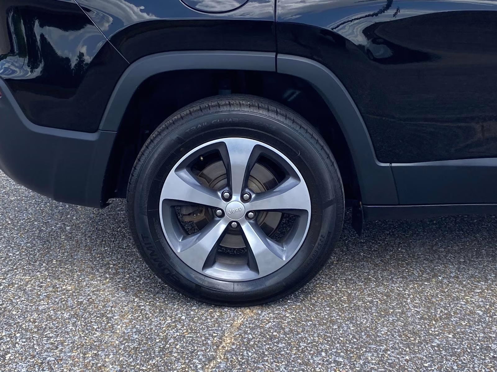 2019 Diamond Black Crystal Pearlcoat Jeep Cherokee Limited 4X4 SUV