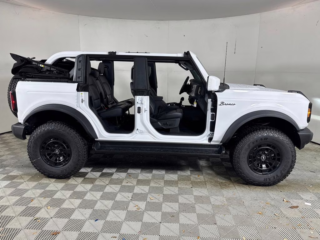 2026 Oxford White Ford Bronco Outer Banks 4X4 SUV