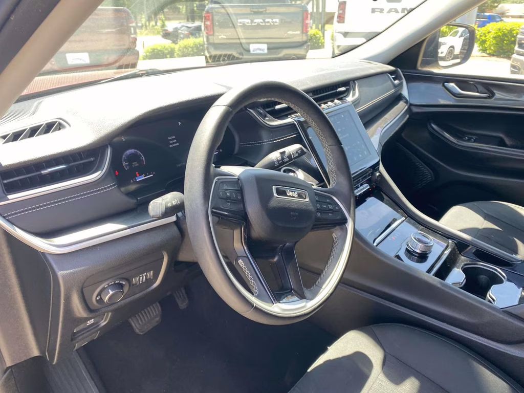 2023 Velvet Red Pearlcoat Jeep Grand Cherokee L Laredo 4X4 SUV