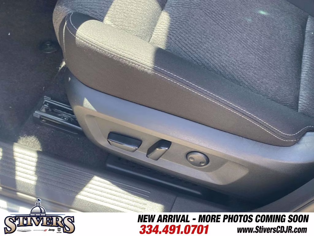 2024 Gun Metallic Nissan Rogue SV AWD SUV