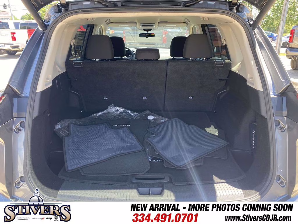 2024 Gun Metallic Nissan Rogue SV AWD SUV