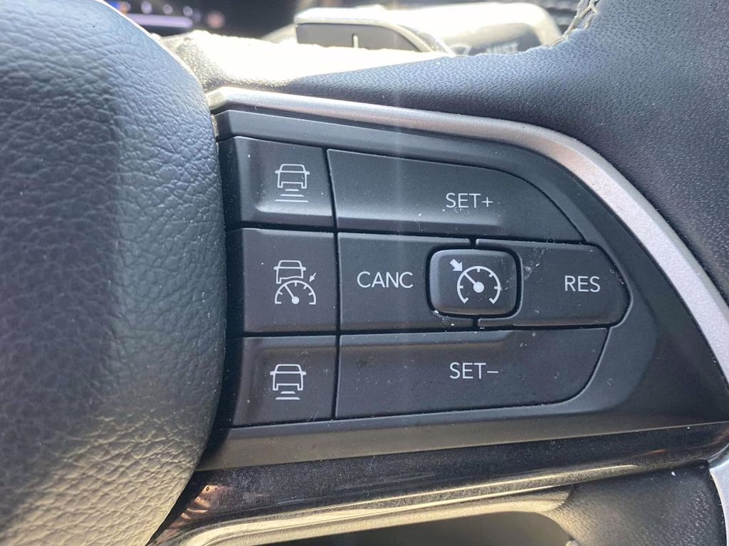 2023 Velvet Red Pearlcoat Jeep Grand Cherokee L Laredo 4X4 SUV