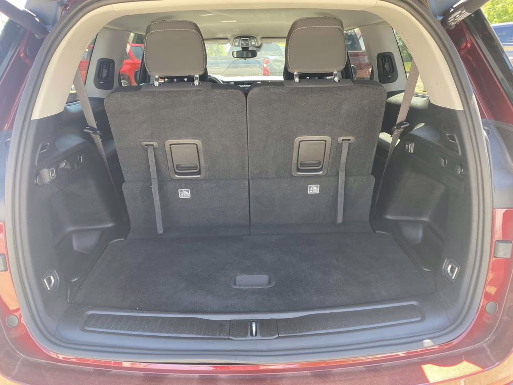 2023 Velvet Red Pearlcoat Jeep Grand Cherokee L Laredo 4X4 SUV