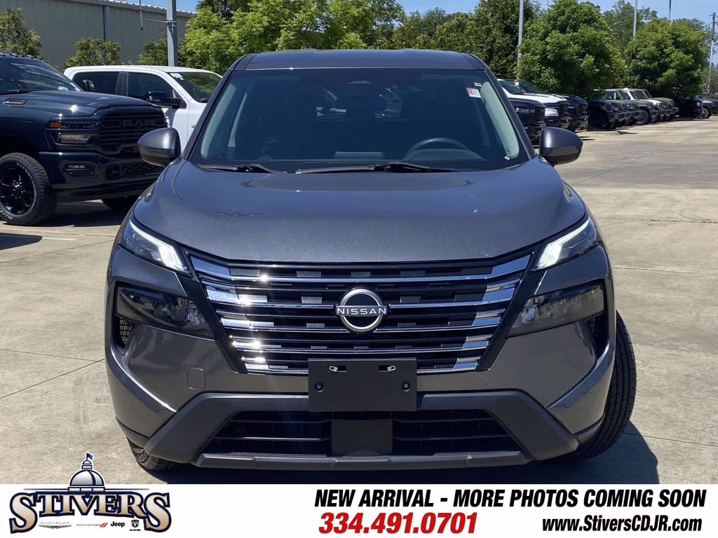 2024 Gun Metallic Nissan Rogue SV AWD SUV