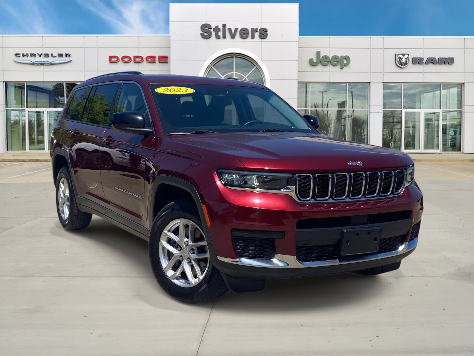 2023 Velvet Red Pearlcoat Jeep Grand Cherokee L Laredo 4X4 SUV