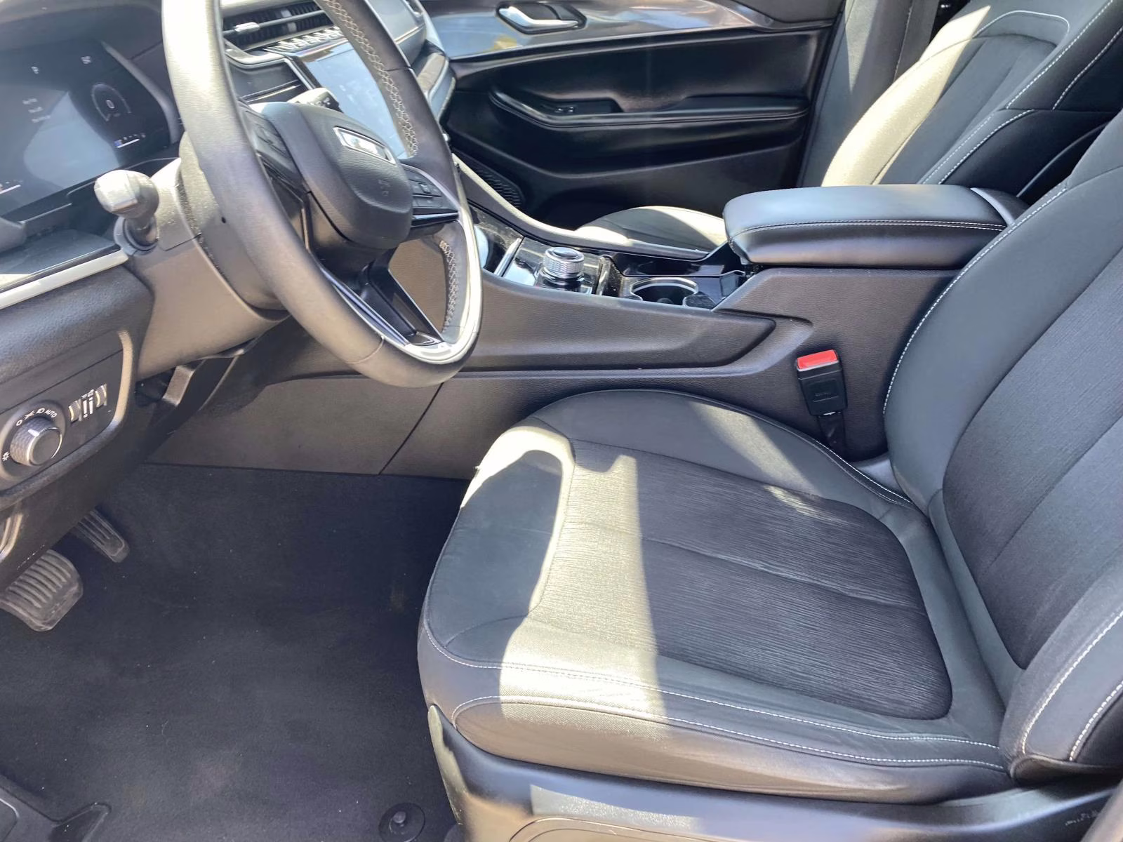 2023 Velvet Red Pearlcoat Jeep Grand Cherokee L Laredo 4X4 SUV