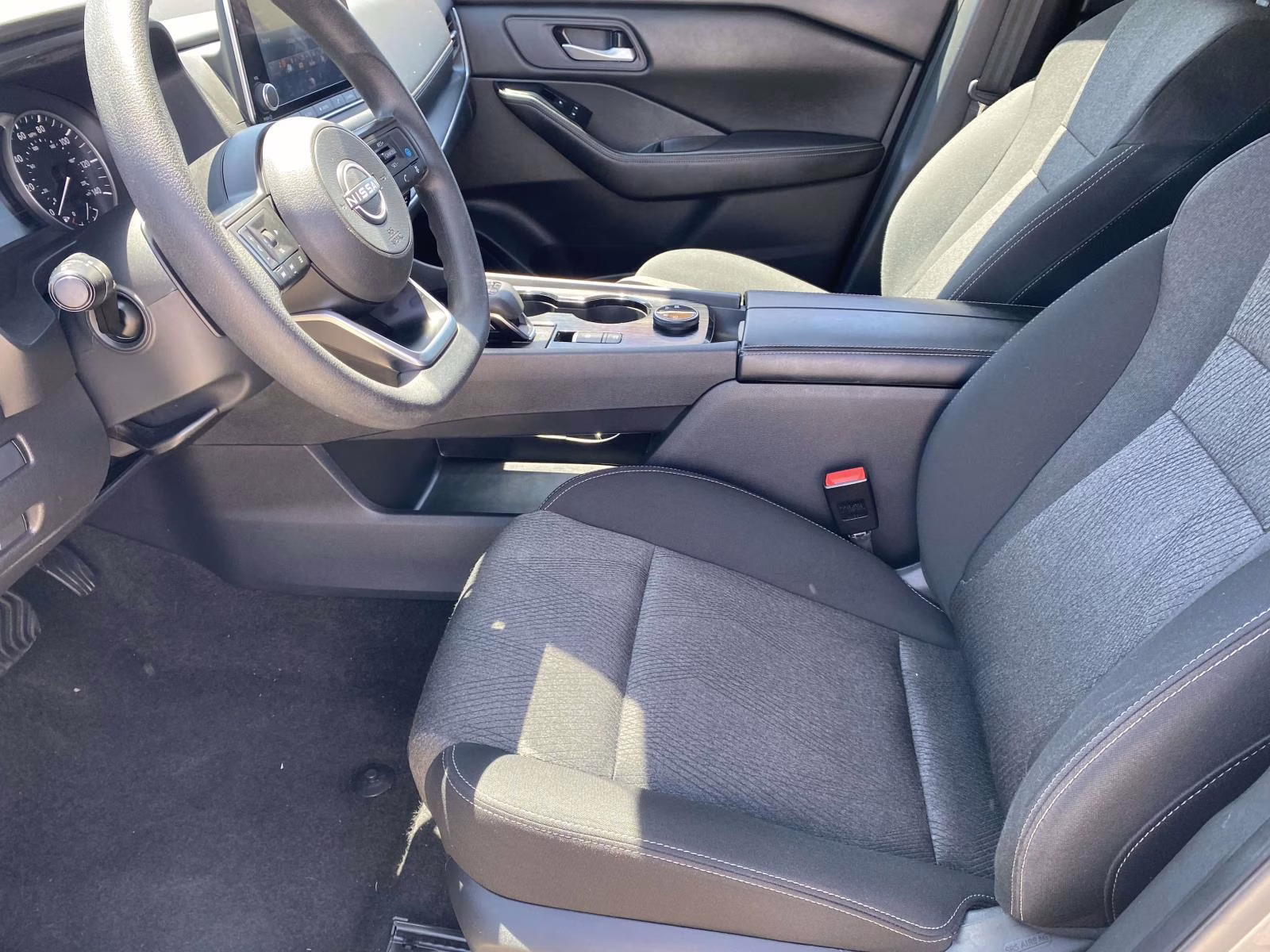 2024 Gun Metallic Nissan Rogue SV AWD SUV