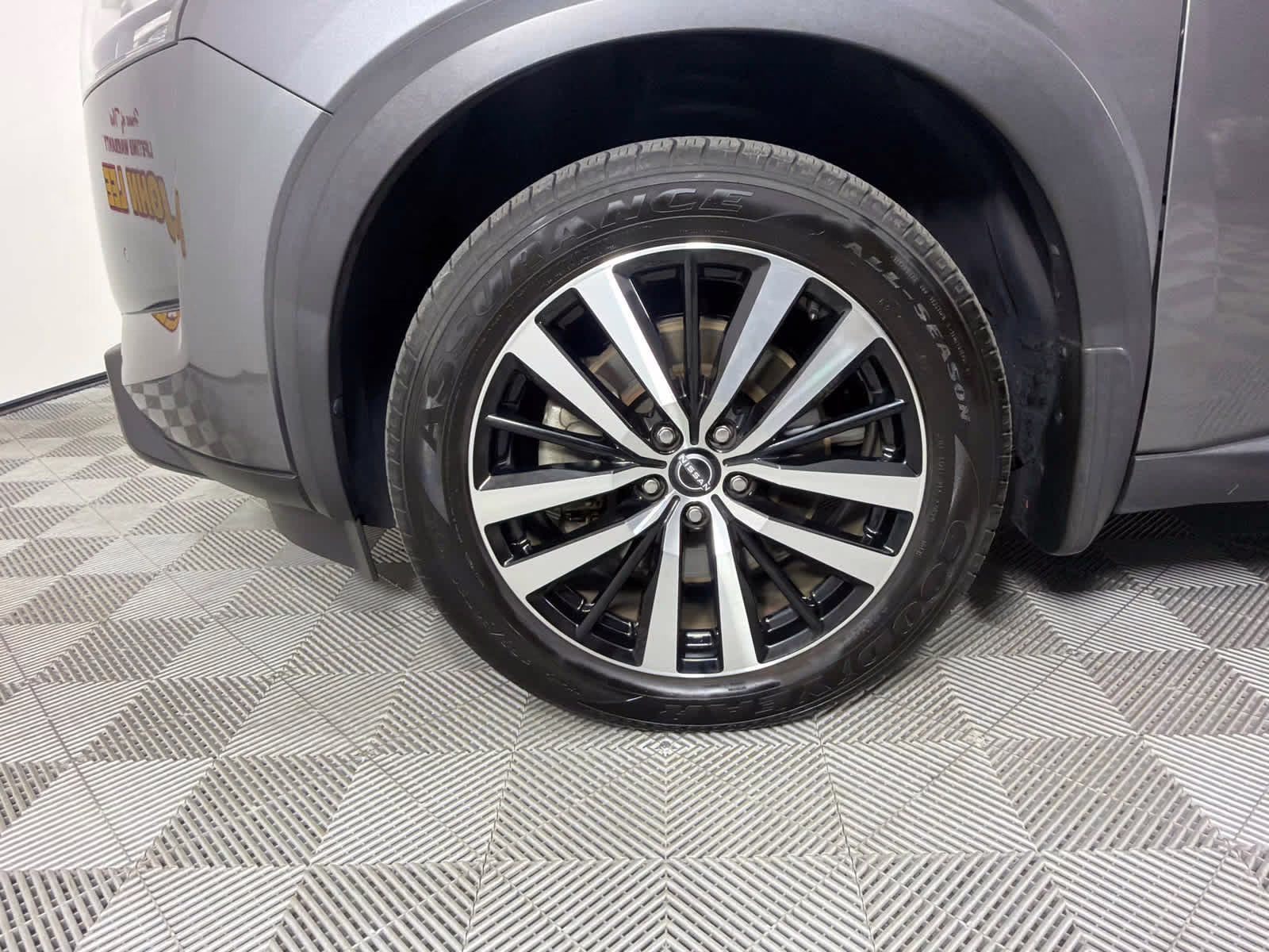 2024 Gun Metallic/Super Black Nissan Pathfinder Platinum FWD SUV