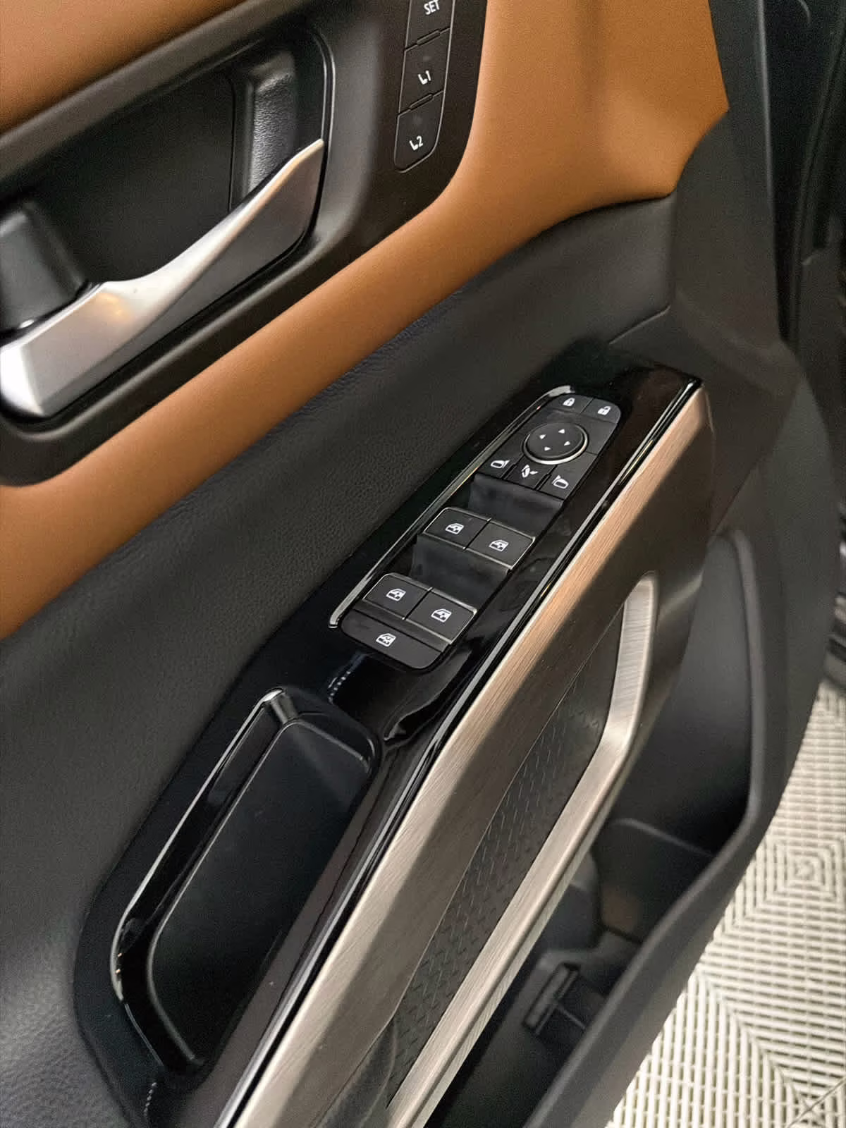 2024 Gun Metallic/Super Black Nissan Pathfinder Platinum FWD SUV