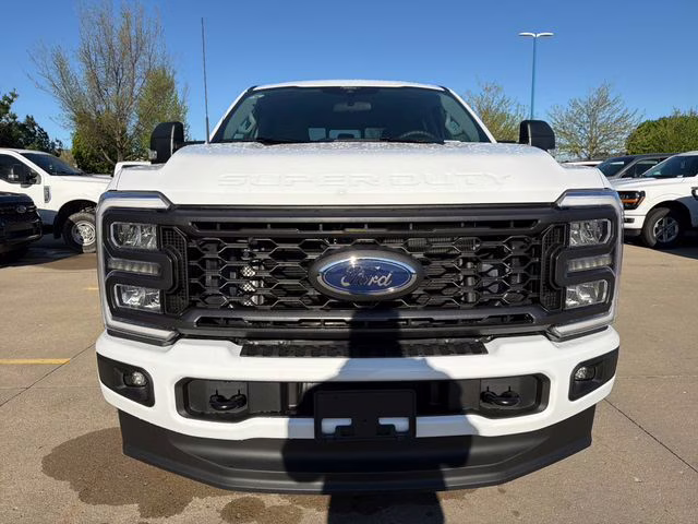 2026 Oxford White Ford Super Duty F-250 SRW XL 4X4 Truck