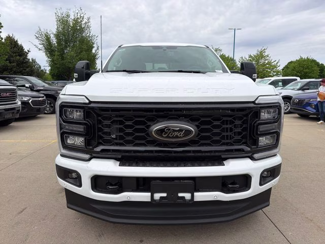 2026 Oxford White Ford Super Duty F-250 SRW Lariat 4X4 Truck